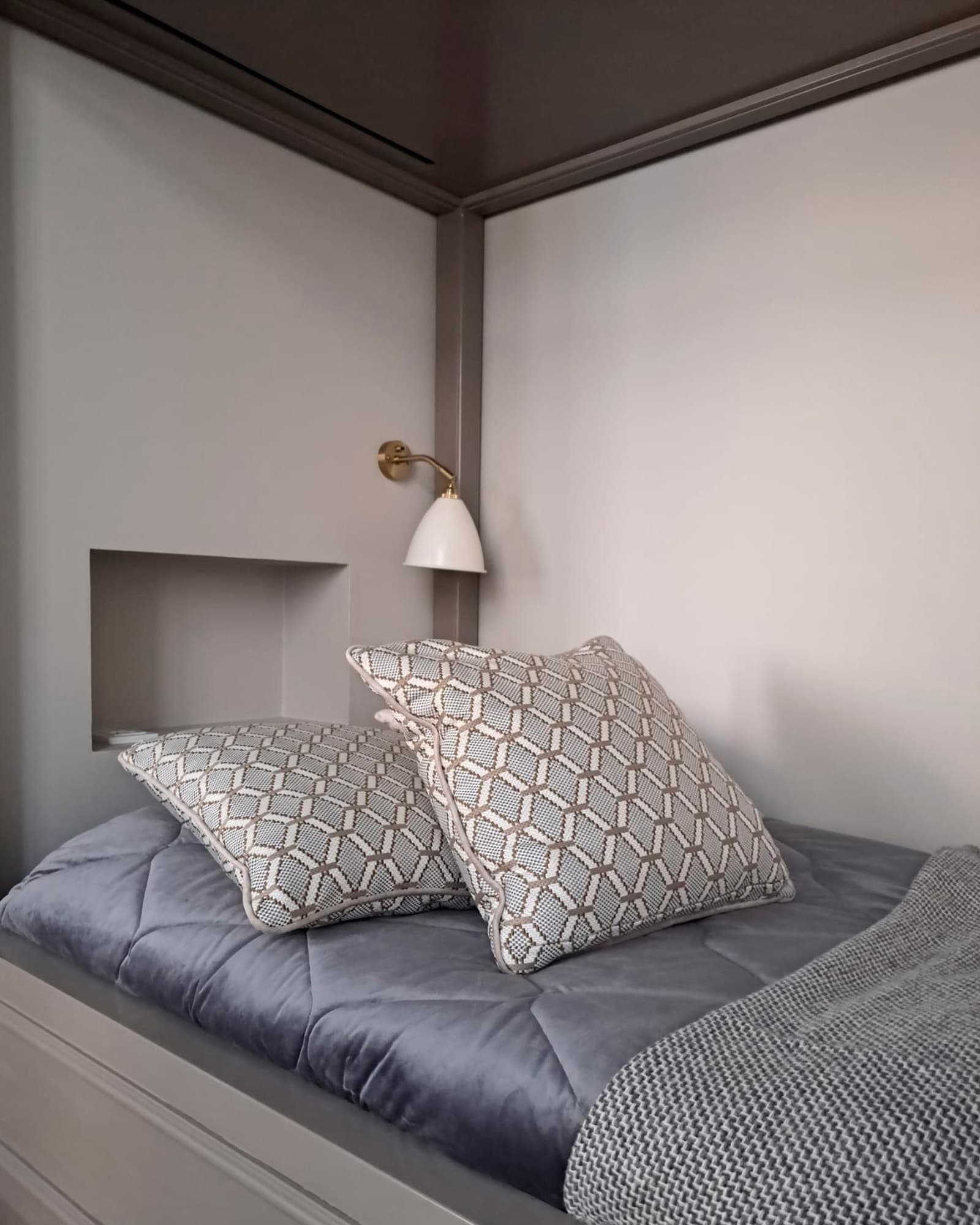 Cabinet Maker Helsinki Rekon Struktio built: Lower berth of the bunk bed with brass reading light, bespoke bed for the bedroom