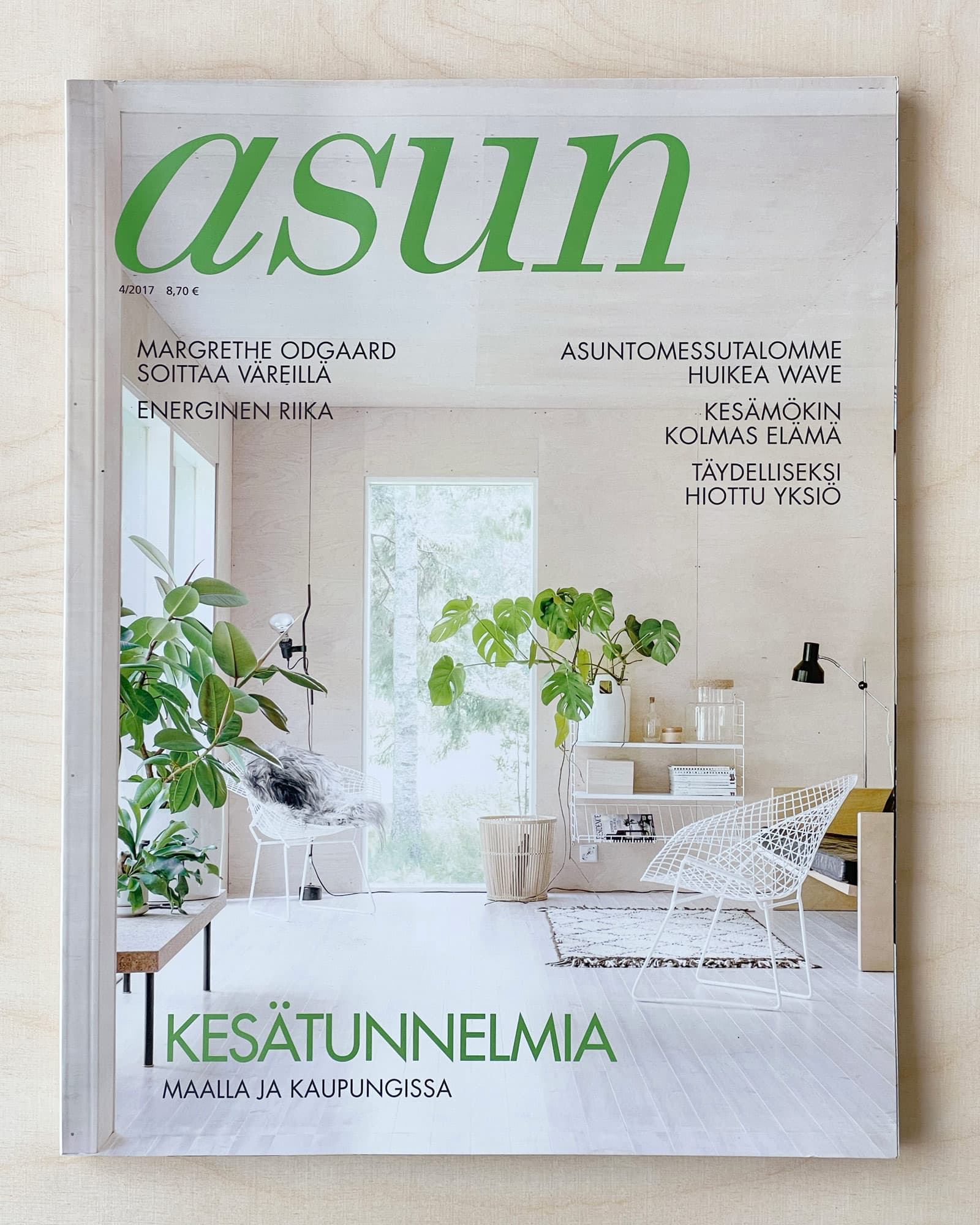 Puuseppä Helsinki: Asun-lehden kansi, jossa esitellään Rekon Struktion puusepäntöitä
